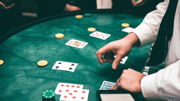Police complaint Ontario casino trader for allegedly helping patrons to cheat  | CP24.com