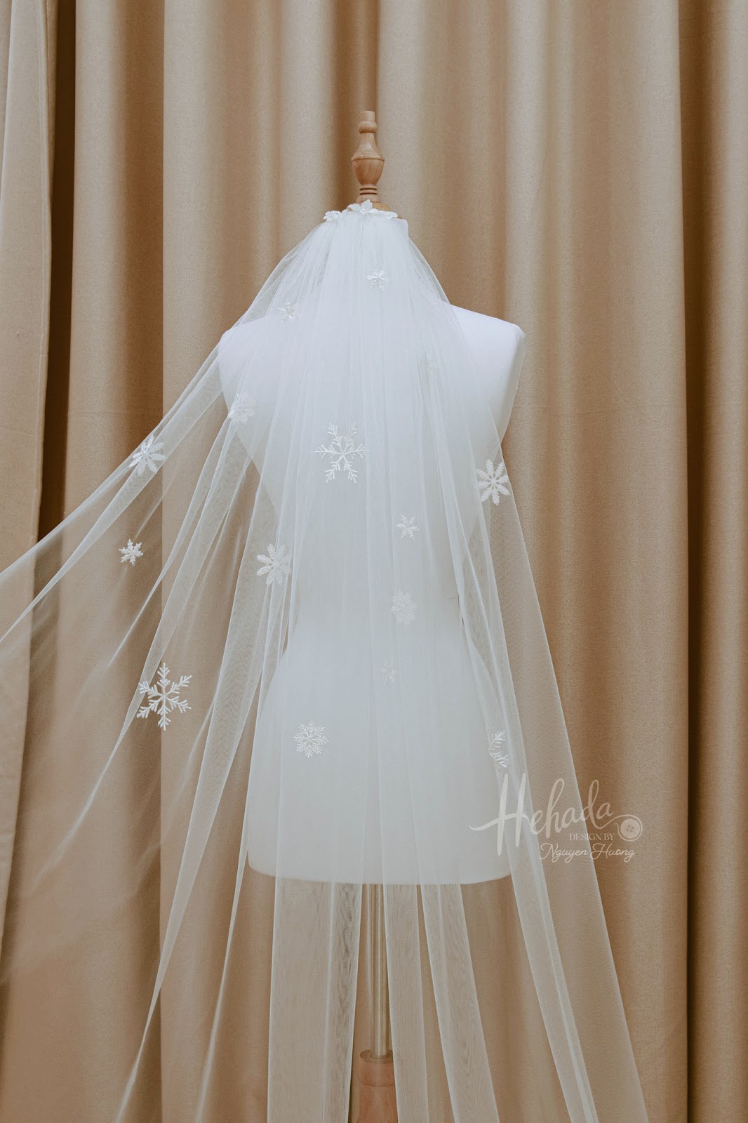 Họa tiết thiết kế hoa tuyết trên veil