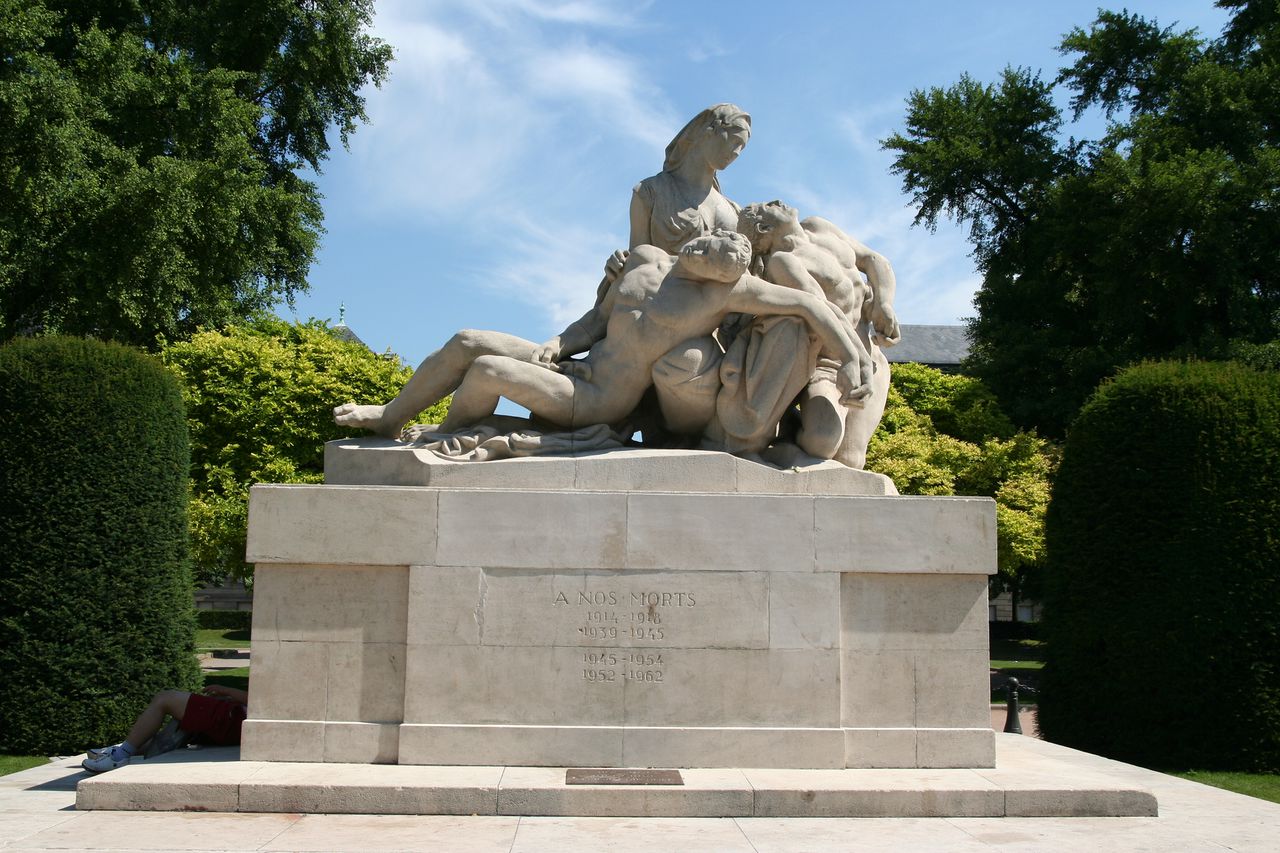 Le monument aux morts de Strasbourg, construit en 1936 et situé Place de la République