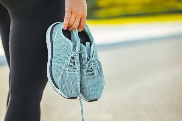 exercising woman outdoors - running shoes  stockfoto's en -beelden