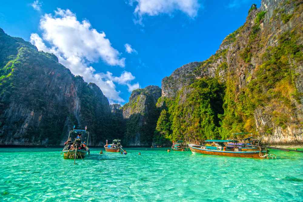 can i visit thailand in august