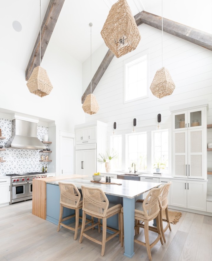 25 Brilliant Vaulted Ceiling Kitchens For A Farmhouse Appeal