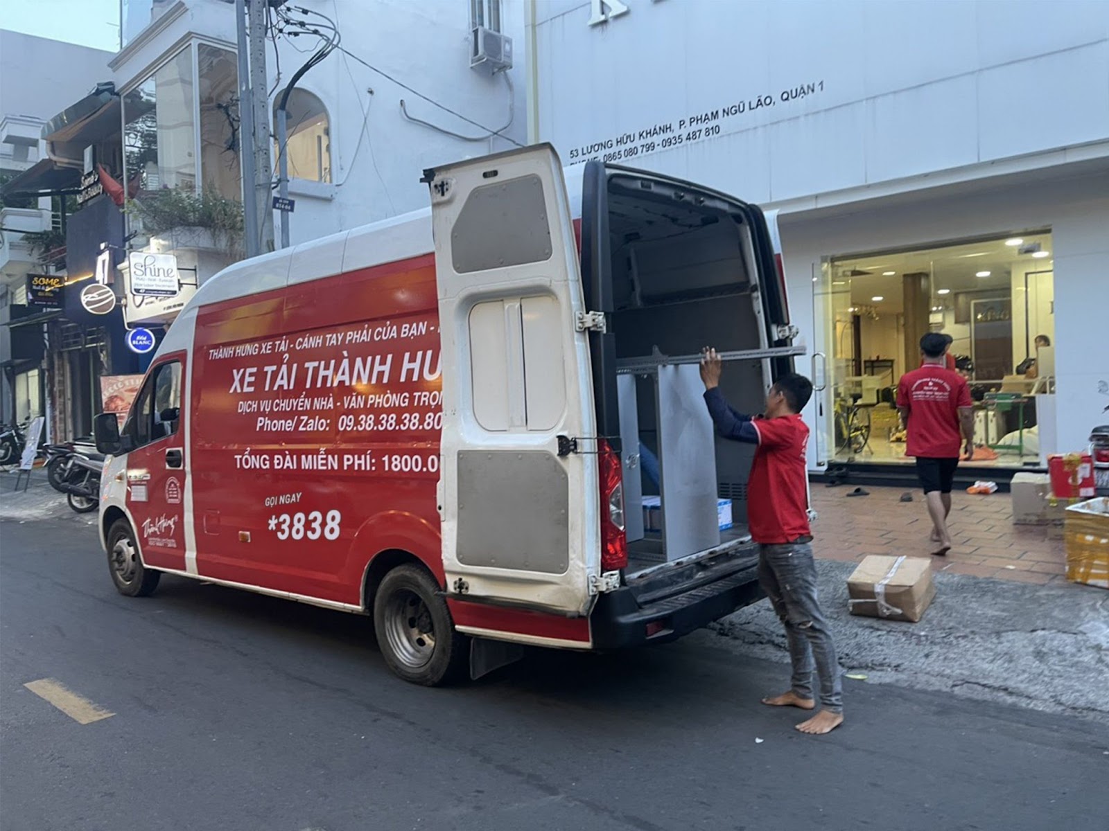 Chuyển nhà, chuyển văn phòng, vận chuyển hàng nhanh chóng, tiện lợi, giá rẻ với số điện thoại Taxi tải Thành Hưng *3838