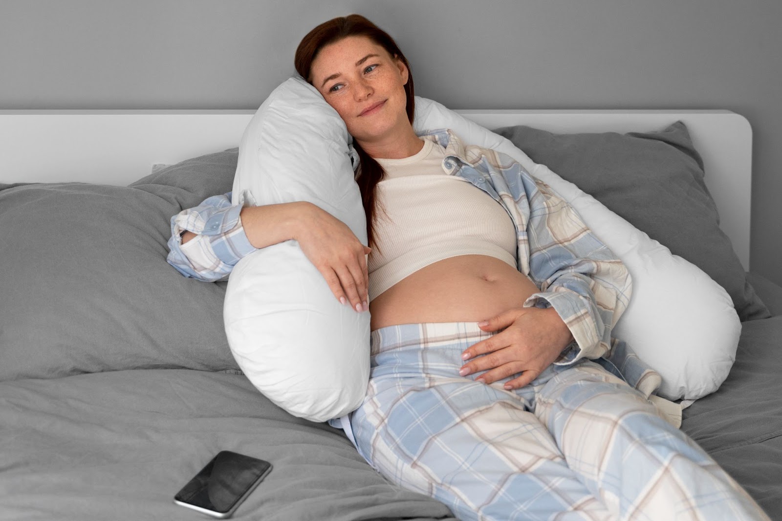 how to sleep with pregnancy pillow