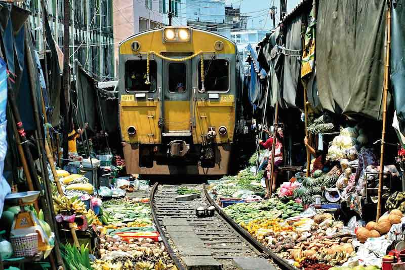 Chợ Đường Sắt Maeklong ,Thái Lan