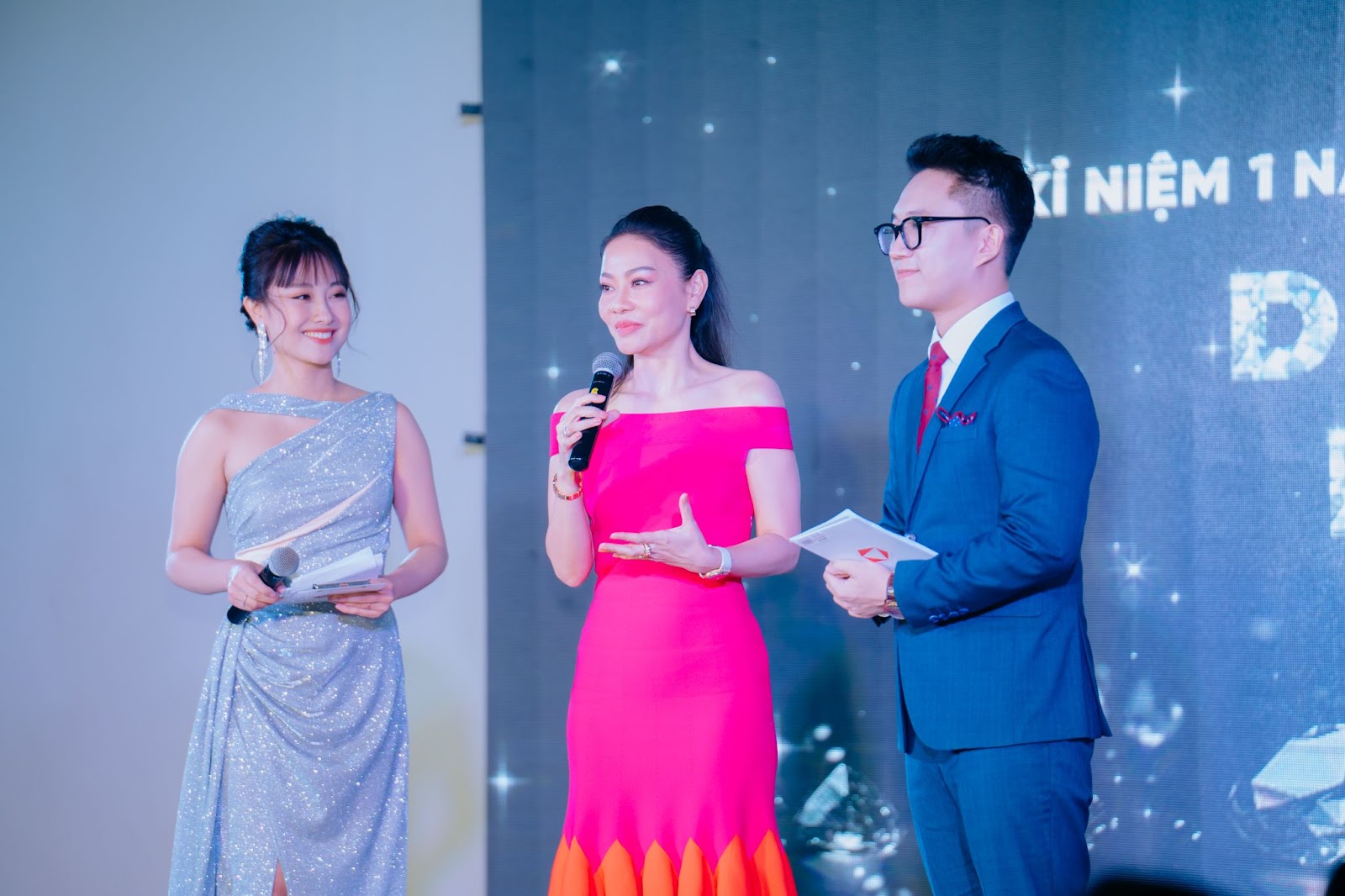 Singer Thu Minh at the event commemorating the 1st anniversary of launching the TUBRR brand