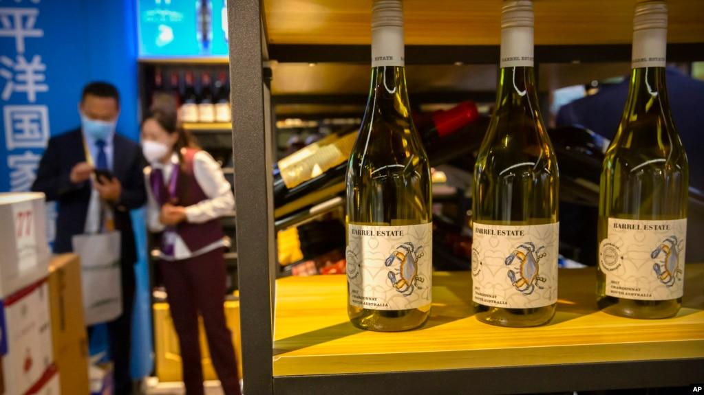 Rượu vang Úc tại Triển lãm Xuất Nhập khẩu Quốc tế Trung Quốc (CIIE) ở Thượng Hải ngày 5/112020. Trung Quốc vừa tuyên bố dỡ bỏ thuế quan áp lên rượu vang Úc trong 3 năm qua.
