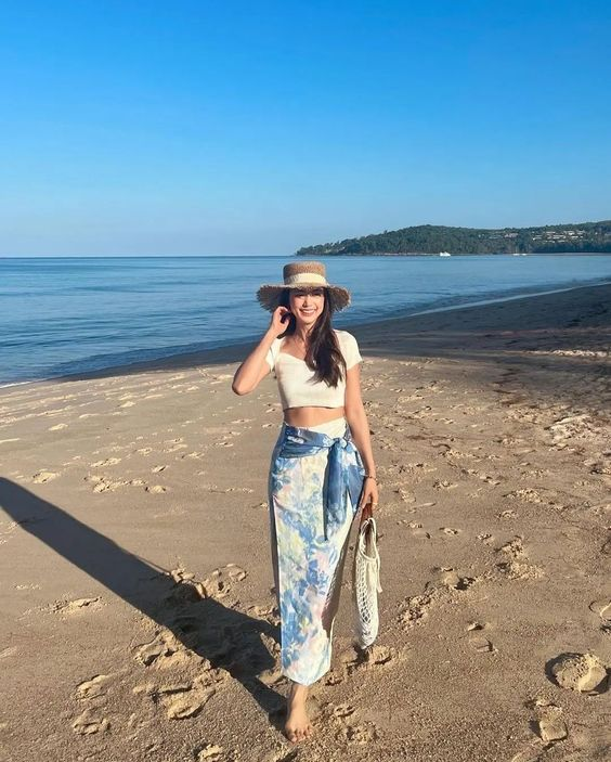 Santai dan Stylish Rekomendasi Outfit Buat di Pantai!