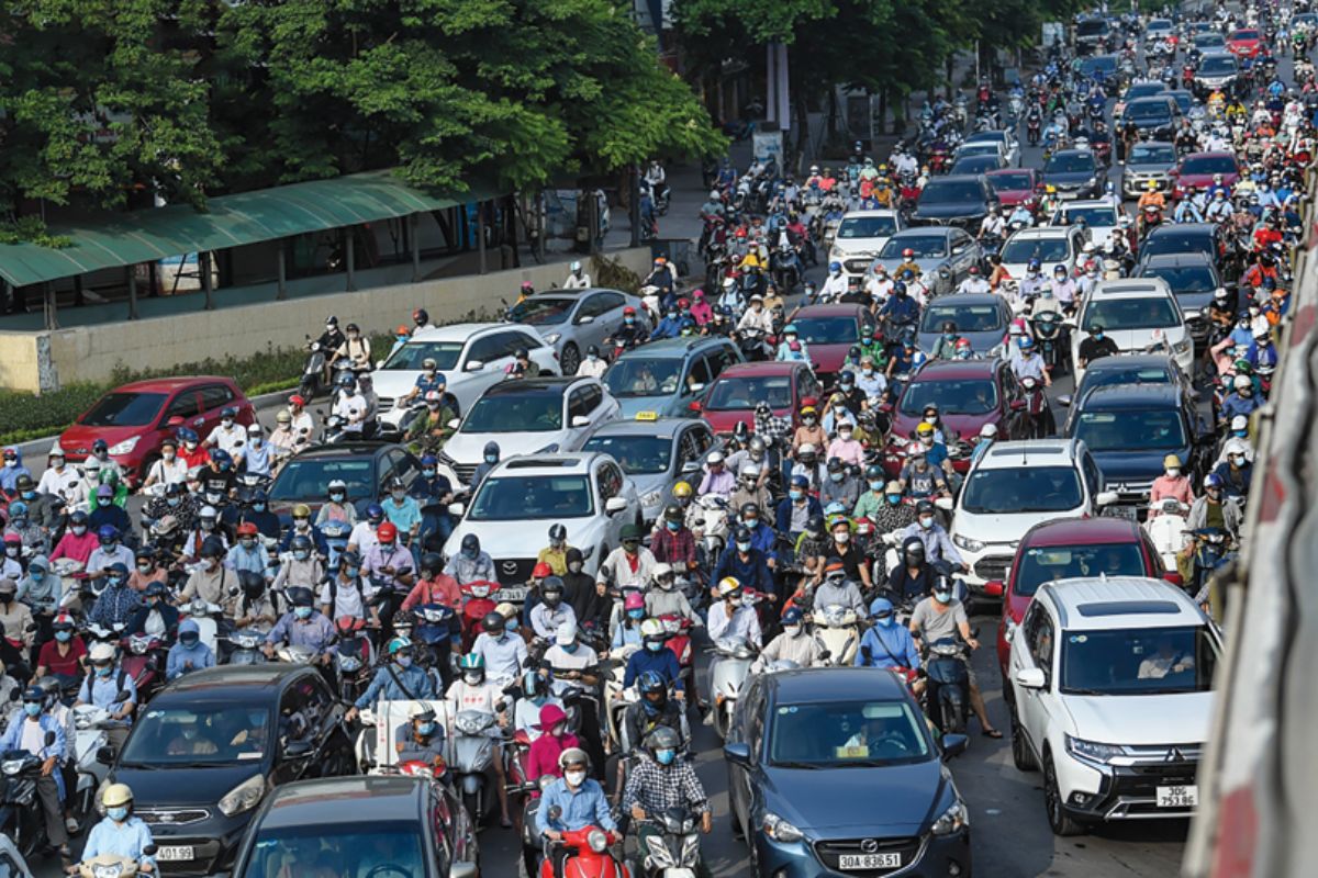 Tình trạng tắc nghẽn giao thông do giờ cao điểm