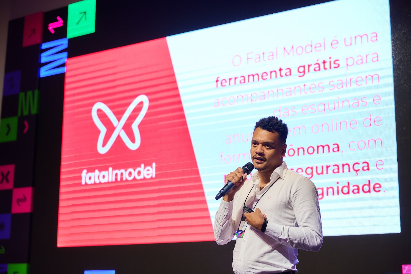 Fabricio Furtado palestrando pela Fatal Model no Sex Summit 2023.