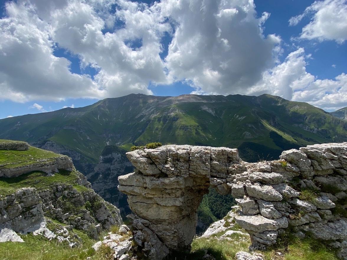 Immagine che contiene nuvola, paesaggio, aria aperta, natura

Descrizione generata automaticamente