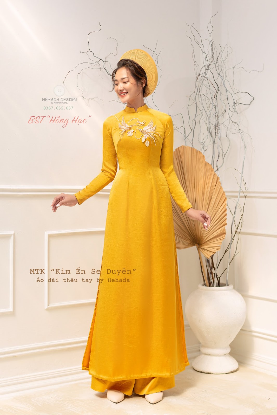 Form dáng áo dài Kim Én vàng