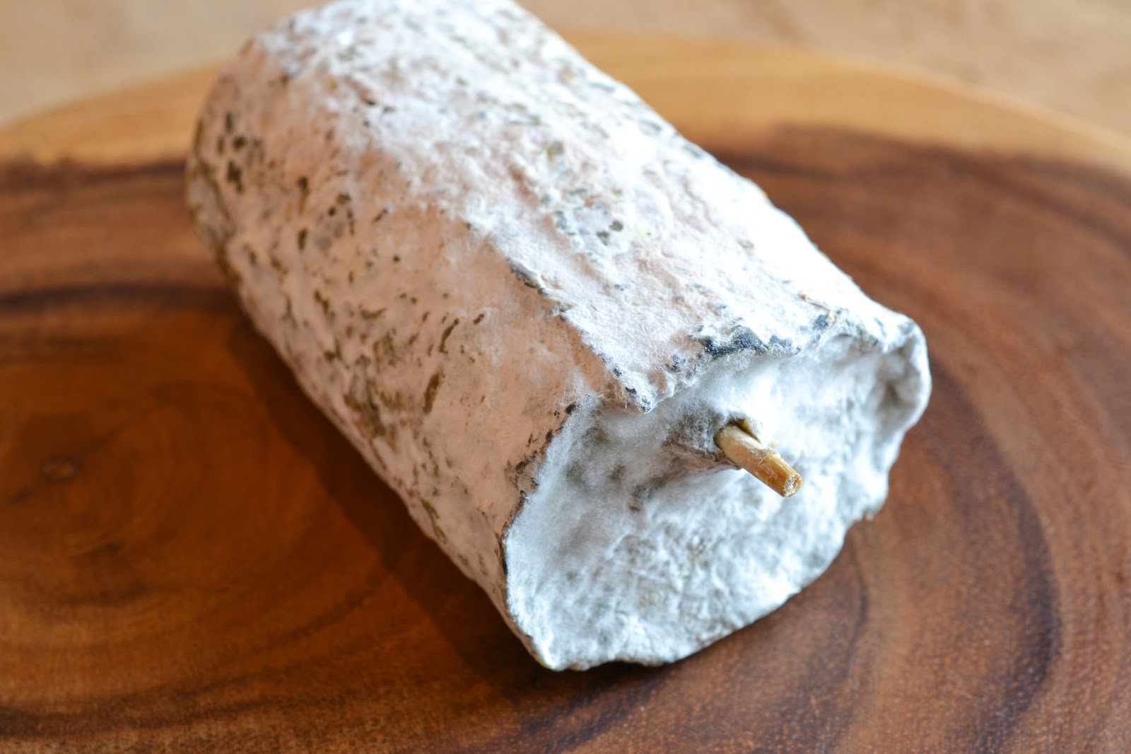 シェーブルチーズとは山羊のミルクで作られたチーズ！チーズ通に大人気！