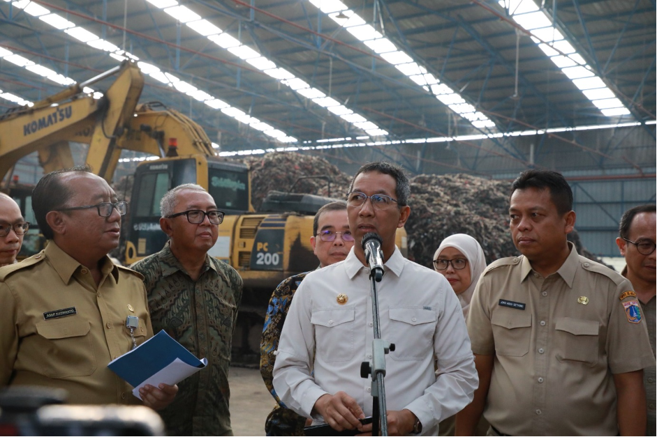 Penjabat Gubernur DKI Jakarta Heru Budi Hartono di RDF Plant Bantargebang, 27 Juni 2023. Foto: Diskominfotik DKI Jakarta