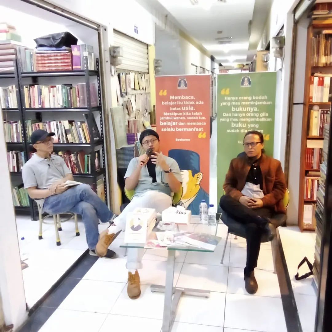 Lorong Buku Batavia, one of recommended book stores in Jakarta.