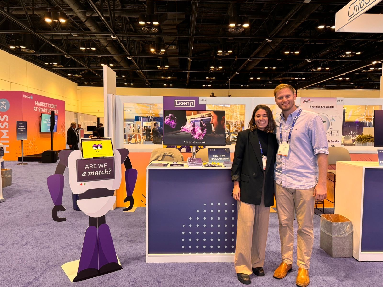 Josefina Ruiz, Head of Growth, and Javier Lempert, CTO & Co-founder at Light-it, at our sponsor booth together with our Gen AI-powered matchmaker robot. 