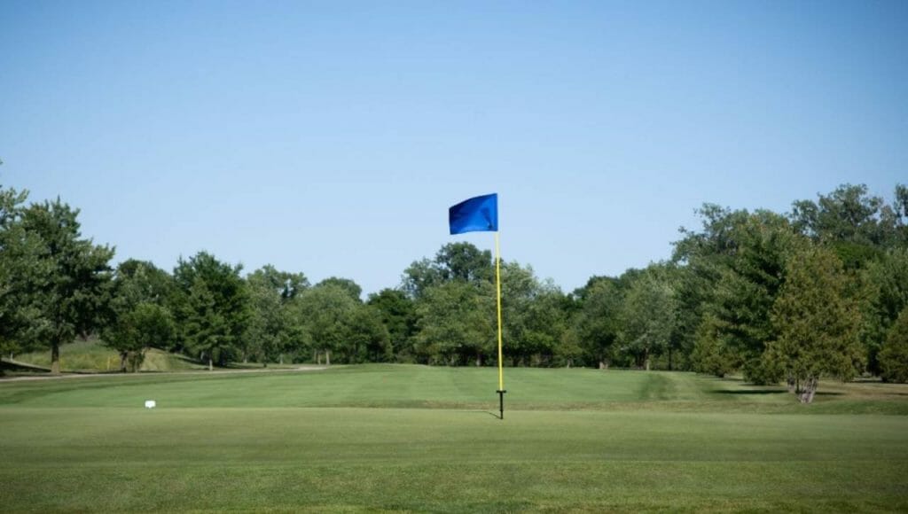 What are the Uses of a Golf Flag