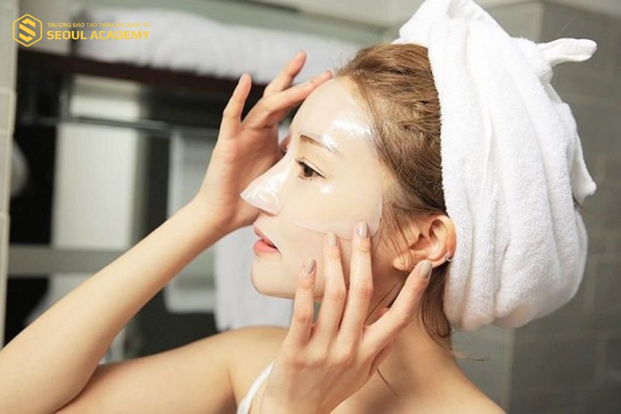 Sử dụng mặt nạ collagen giúp làn da thêm chắc khỏe