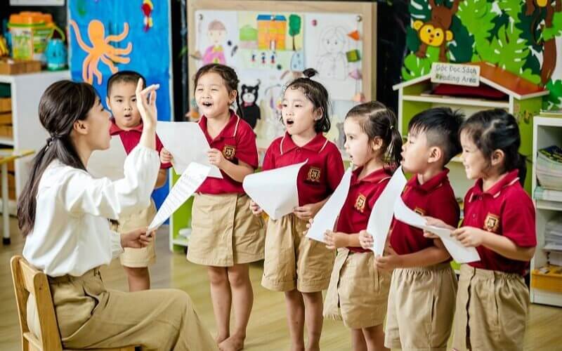 Phát triển ngôn ngữ cho trẻ mầm non thông qua các tiết học tại trường