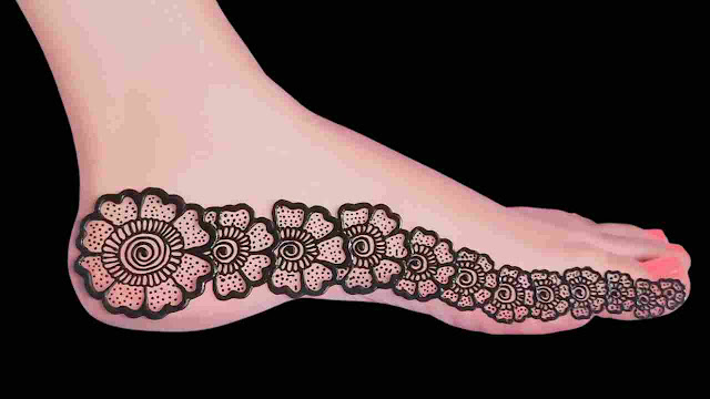 Dulhan ke liye pairon ke mehndi ke design