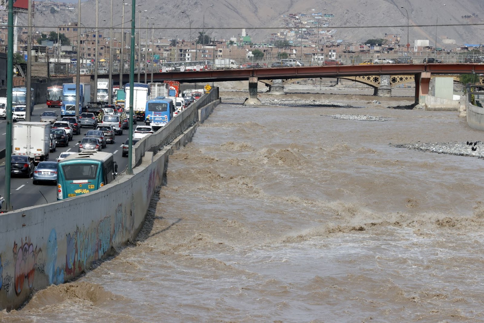 La crecida del río Rímac es normal, porque por lo general el aumento se da en marzo. Foto: ANDINA/Vidal Tarqui