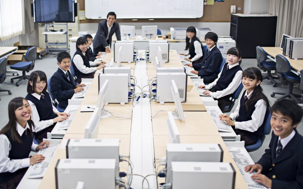 تكنولوجيا التعليم في اليابان: محاور الاستخدام واستراتيجيات التعليم والمراحل التعليمية وعيوب نظام التعليم في اليابان سس