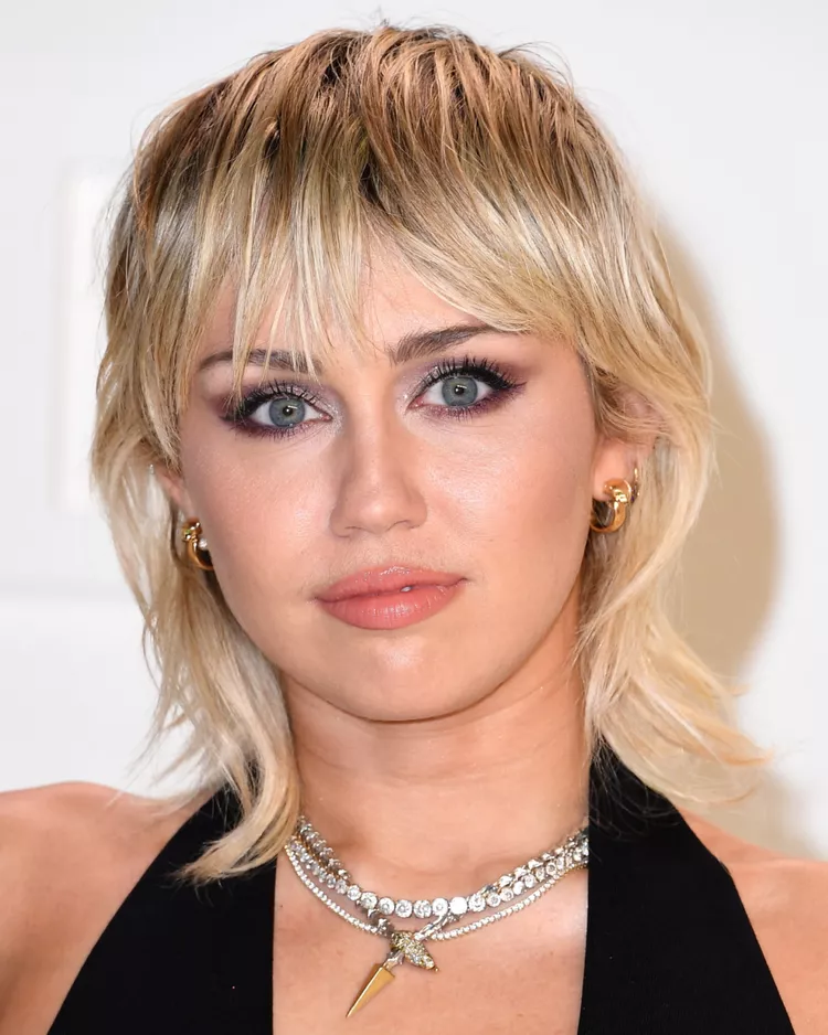 Picture of Miley Cyrus wearing the Shullet  style 