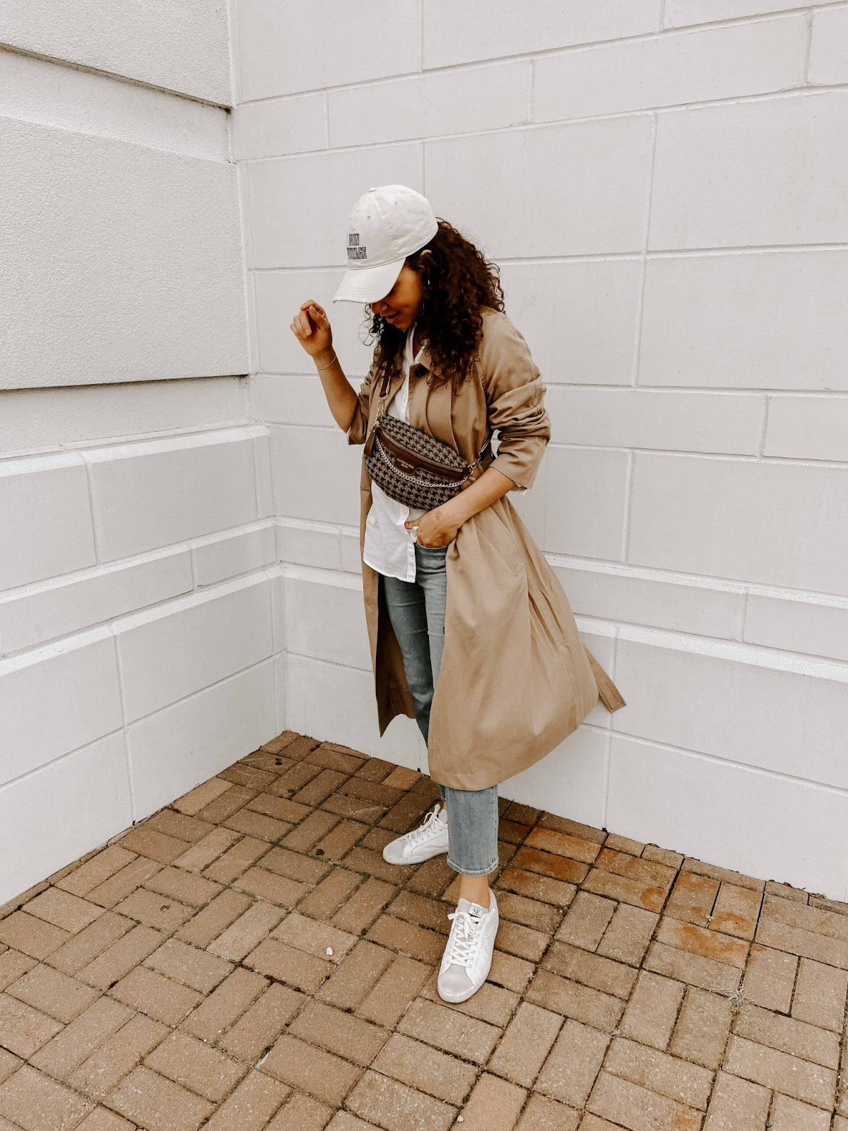 Button-down + jeans + sneakers + trench coat + belt bag + baseball cap