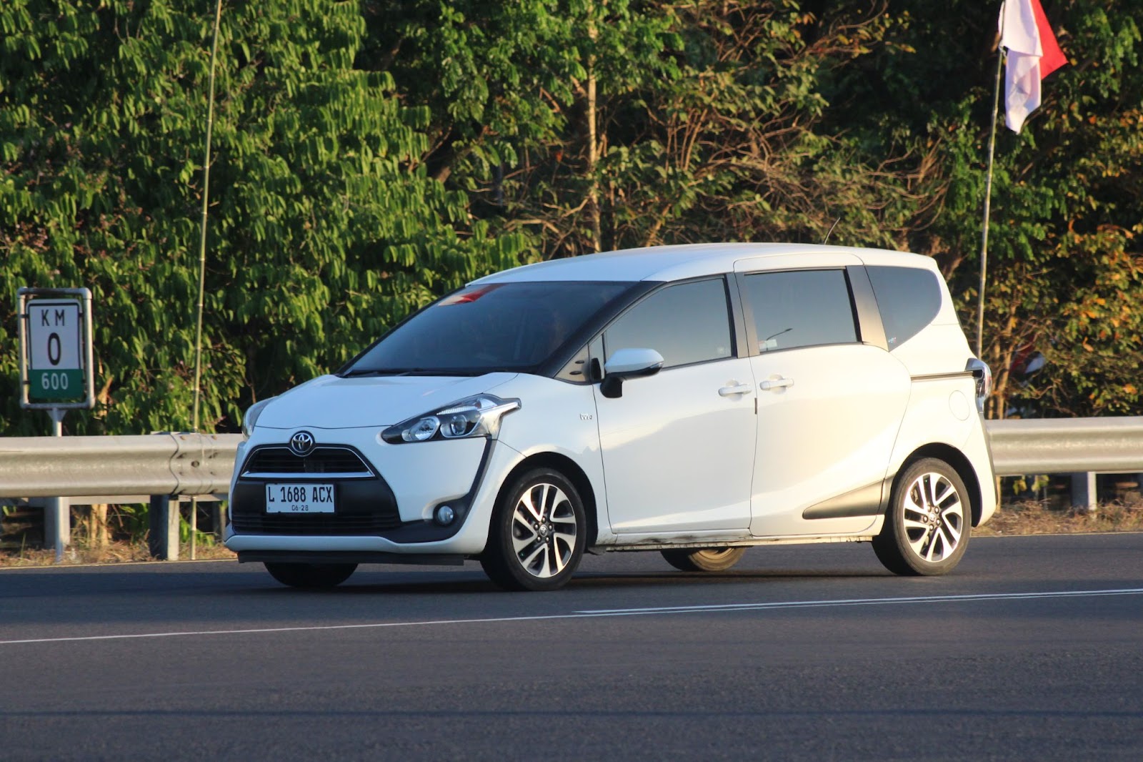 Tips Berkendara Toyota Sienta