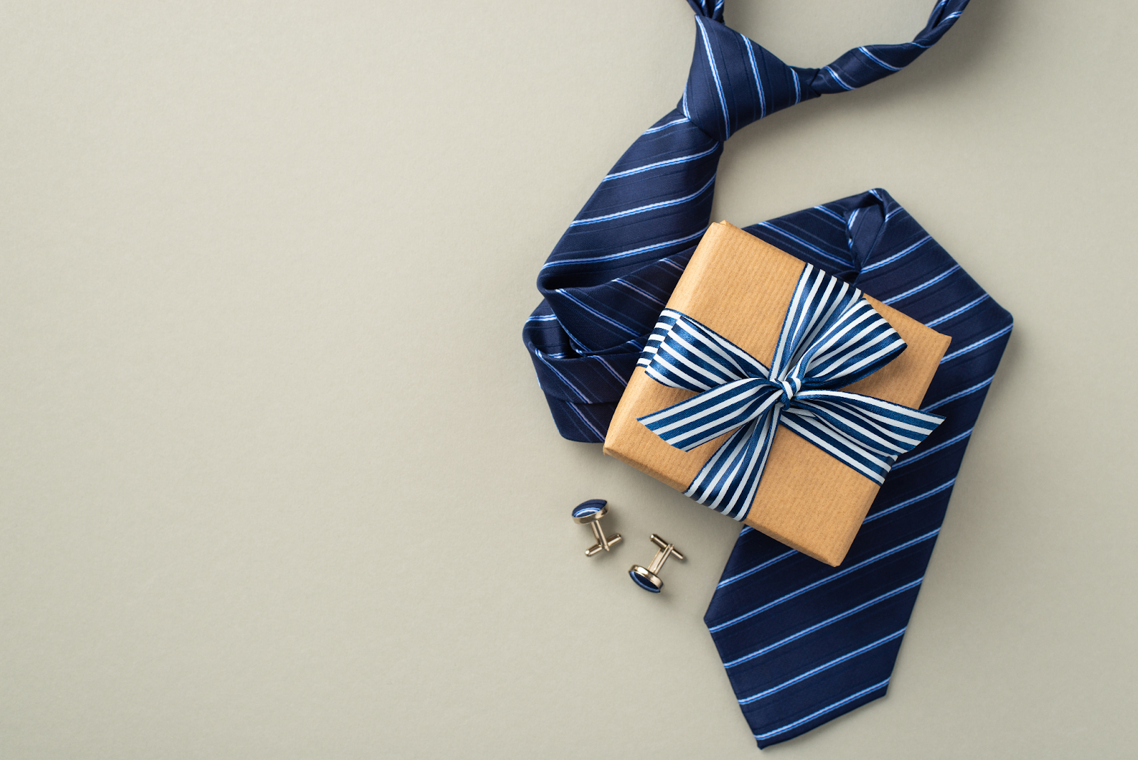 高級ブランドのネクタイをプレゼントするときの注意点