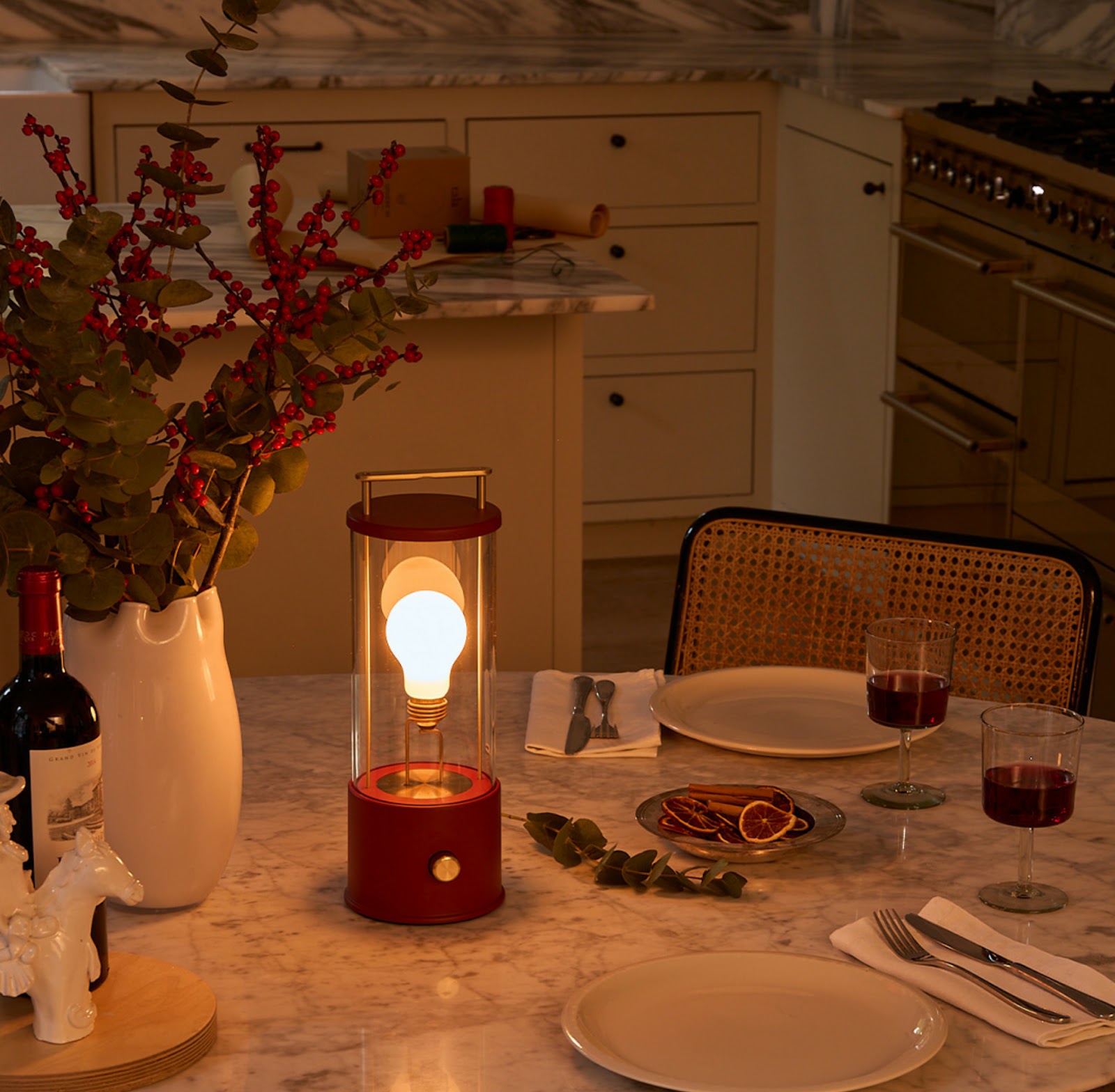 Festive Round Table Decor