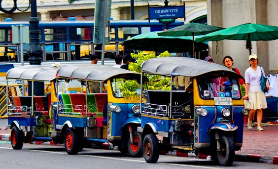 Sử dụng tuk tuk để tiết kiệm cho chuyến đi