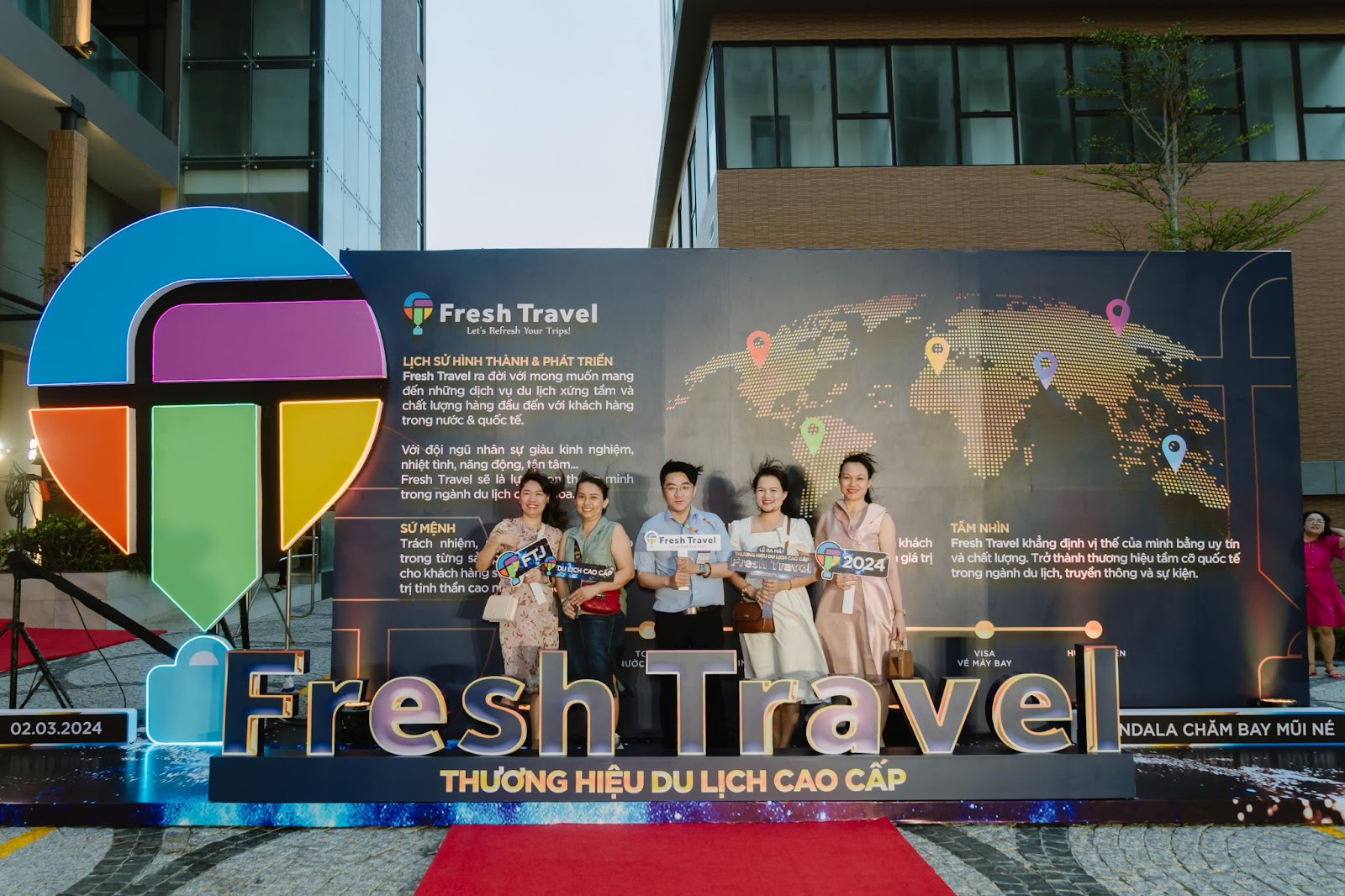 Khách hàng checkin tại sự kiện thương hiệu Fresh Travel 