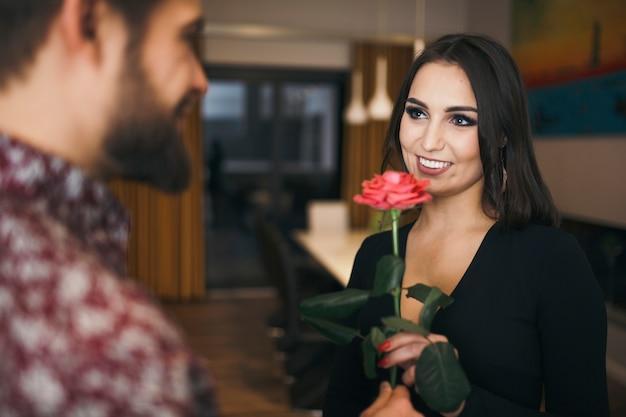 15 Modi sottili in cui un uomo flirta