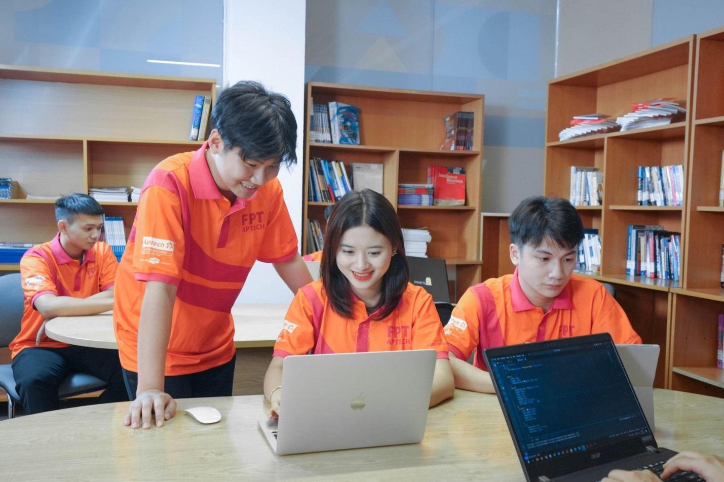 FPT Aptech là tổ chức đào tạo công nghệ thông tin đạt chứng chỉ ISO 9001:2000