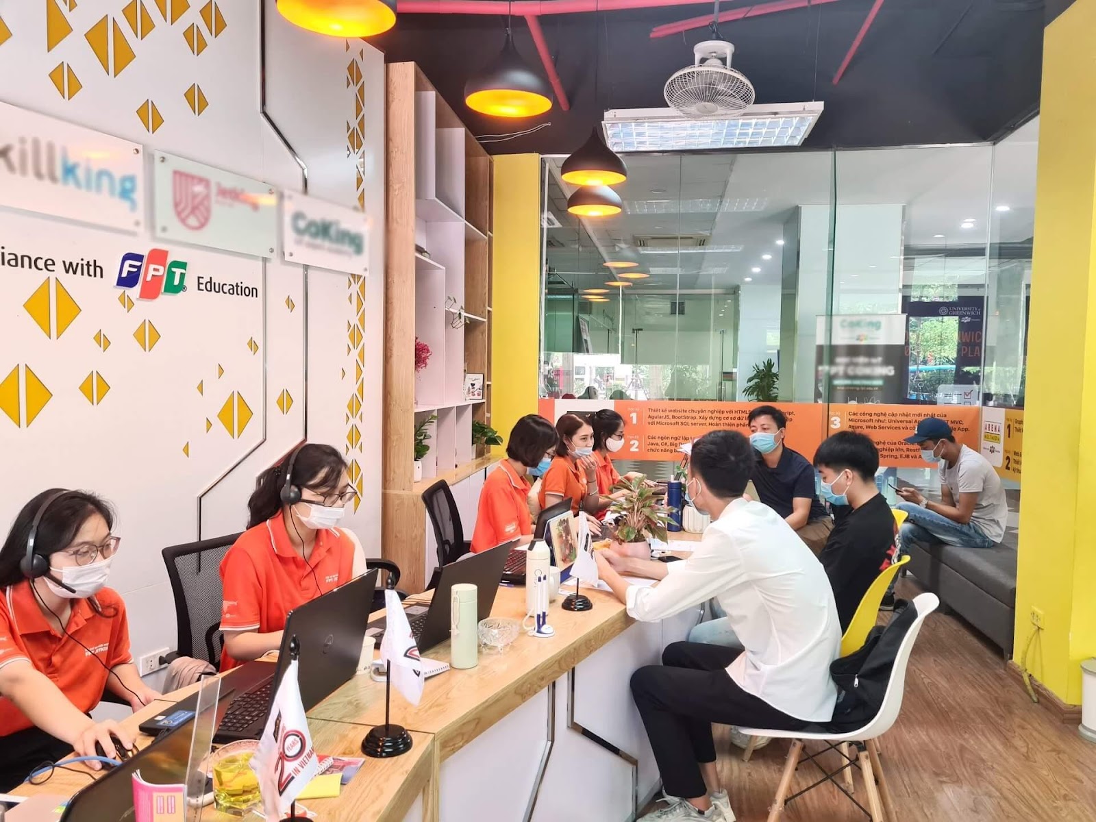 FPT Aptech thu học phí phải chăng, có chính sách trả góp để hỗ trợ học viên khó khăn về tài chính