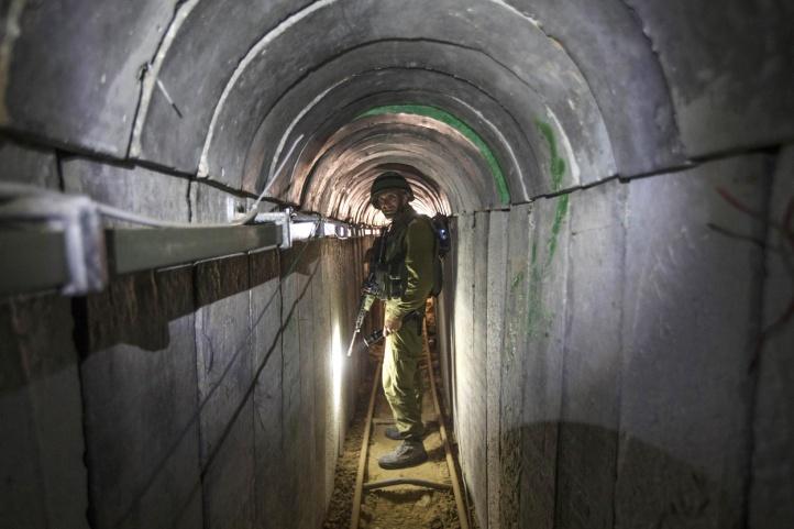 http://media1.s-nbcnews.com/i/newscms/2014_31/592466/140730-gaza-israel-tunnels-1250p_faee3645fdac10fd3fc43b12ee14bca7.jpg