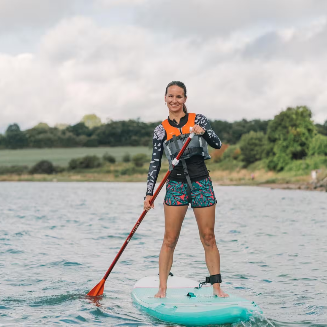 paddle en mer avec les équipements de sécurité