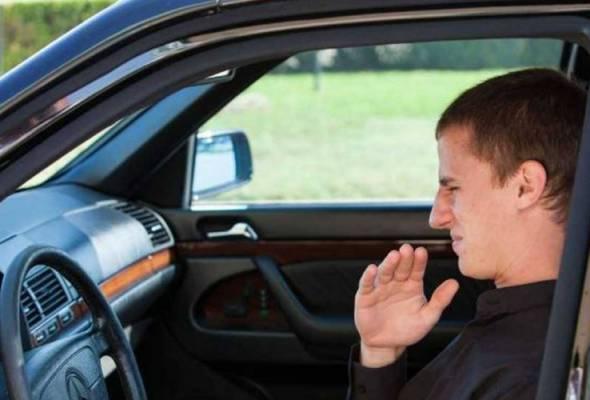 Kereta bau hapak? Ini bahan semulajadi untuk hilangkan kepam dalam kereta |  Astro Awani