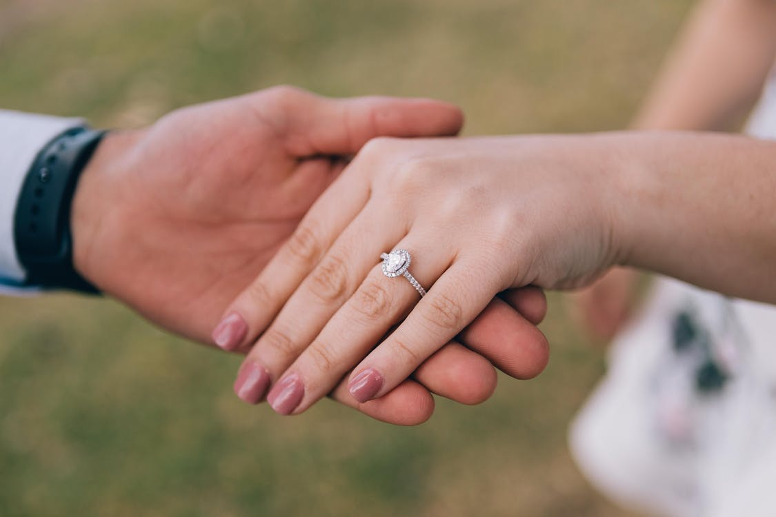 How to Choose the Perfect Engagement Ring for Your Partner