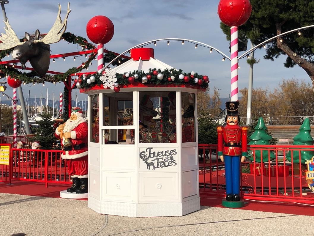 A christmas display at a park

Description automatically generated with medium confidence