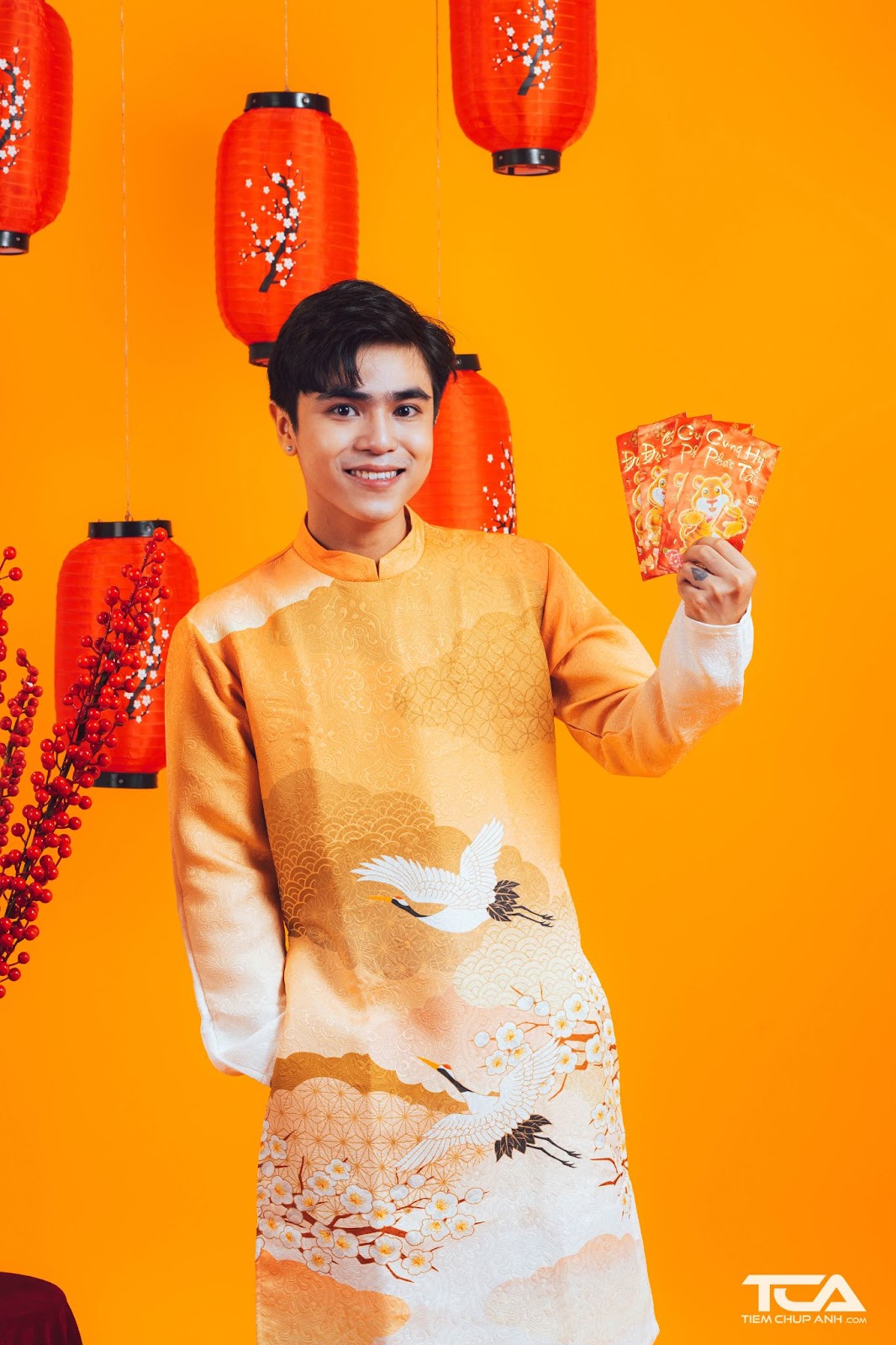 chụp hình với áo dài