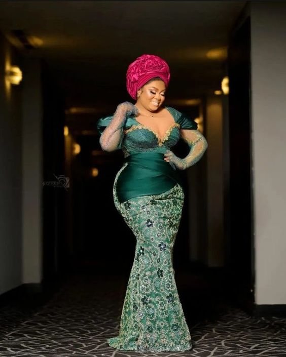 Lady wears a mix matched look for her Aso ebi fashion