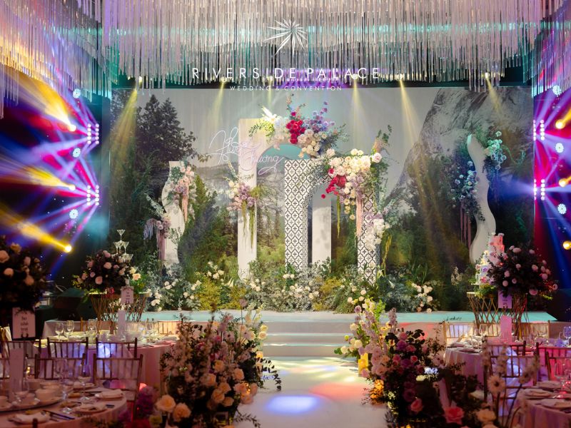 Phong cách trang trí “nàng thơ” cho tiệc cưới tại Riverside Palace