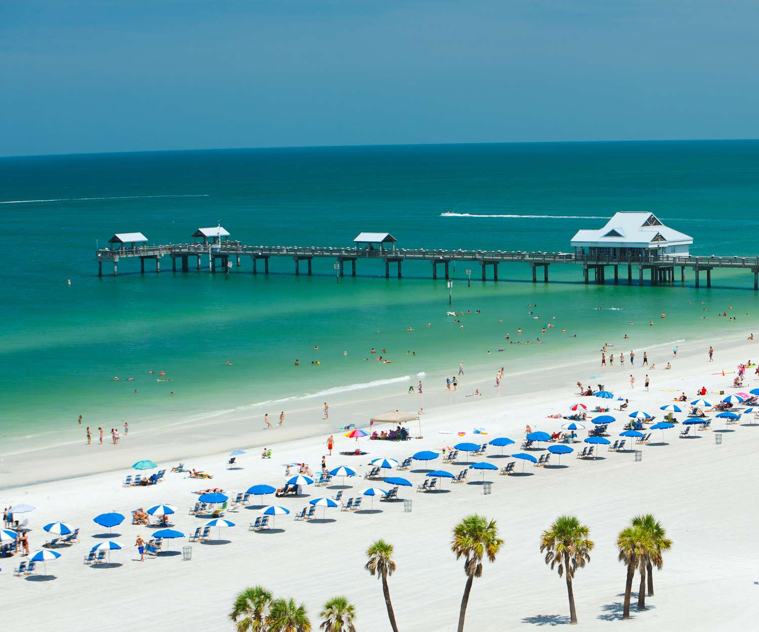 Clearwater Beach is one of the best beaches in the United States. It is located on the west coast of Florida, near Tampa Bay. People like this place due to its crystal-clear water and pristine white sand. 