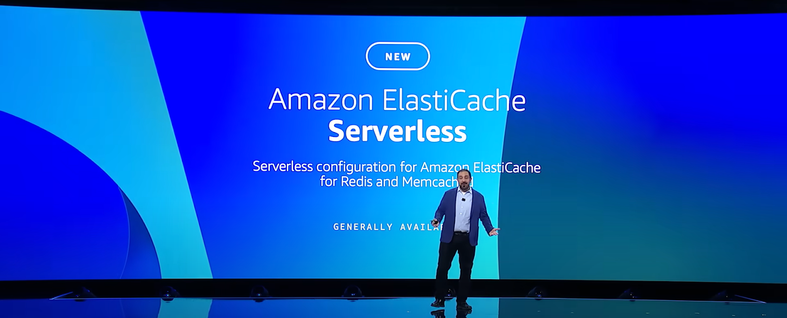 Peter DeSantis (General Manager, Amazon EC2) thông báo về tính năng mới của ElastiCache Serverless