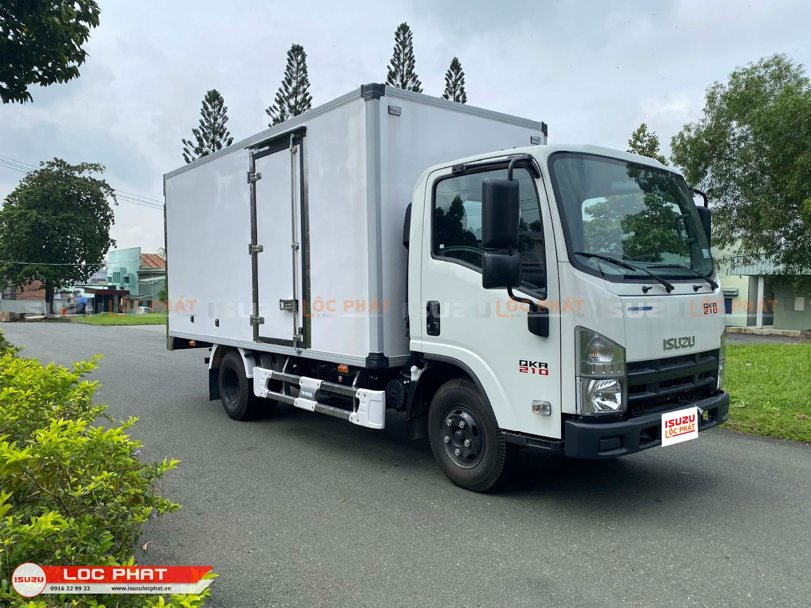 Xe tải Isuzu QKR 210 1.9 tấn Thùng Bảo Ôn