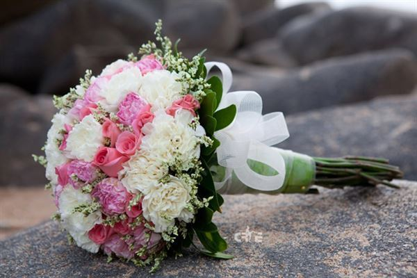 Hoa cưới cầm tay đơn giản? Chọn ngay hoa cẩm chướng