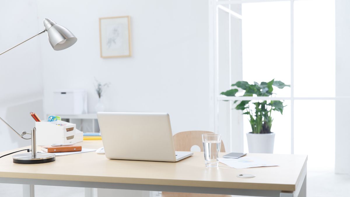 Setup bàn làm việc phù hợp sẽ giúp bạn giải tỏa căng thẳng trong quá trình làm việc
