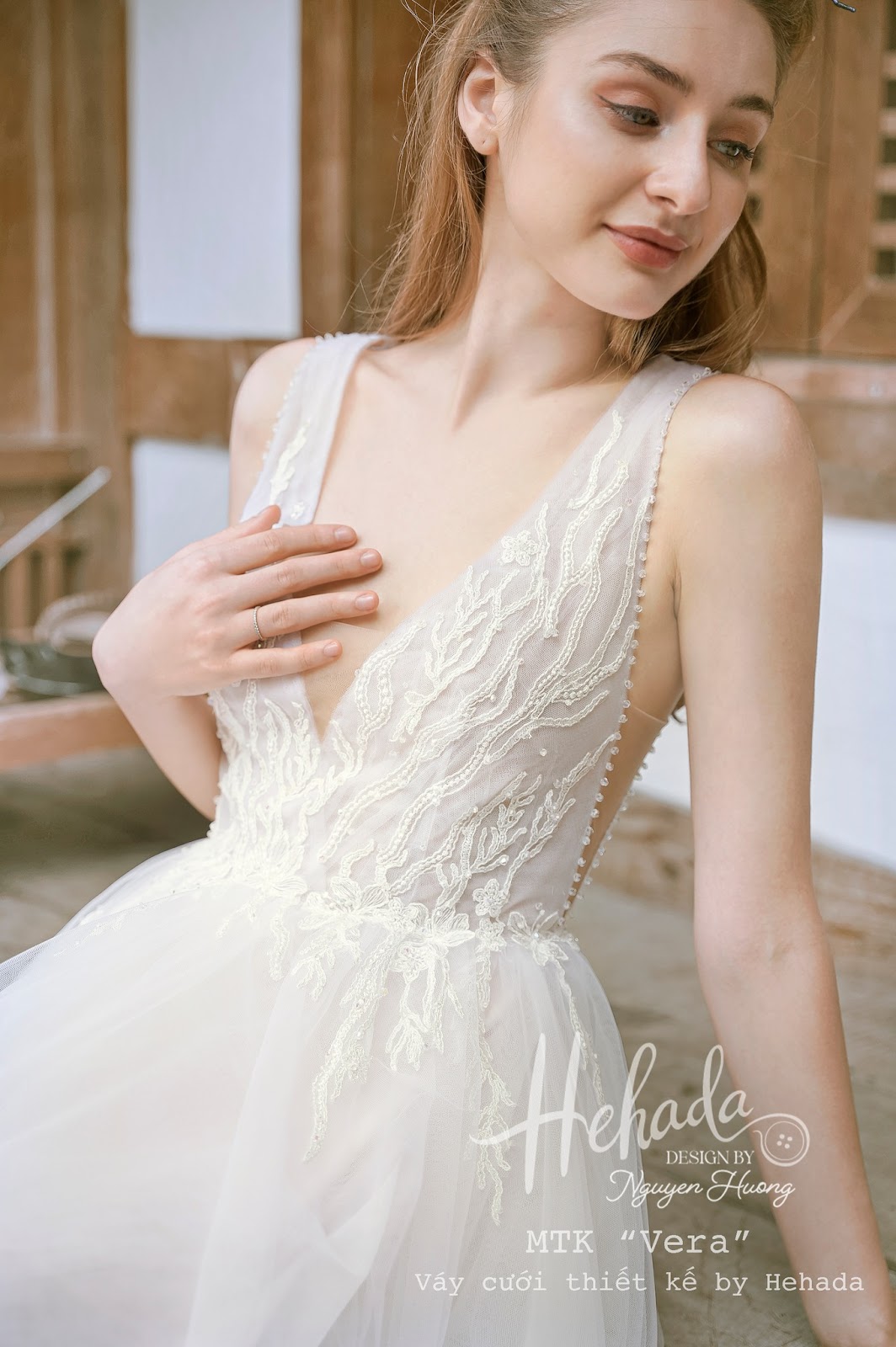 Chân dung chi tiết váy cưới The Vera